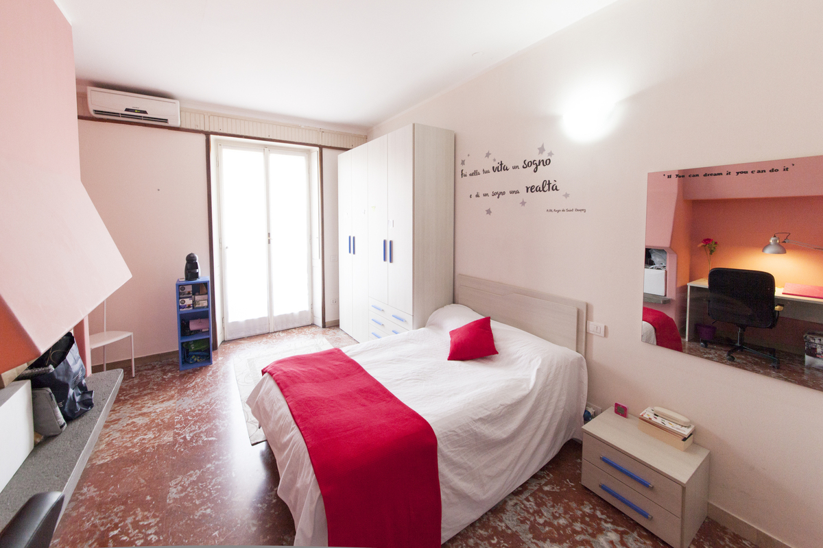 Stanza singola in zona porta garibaldi - isola